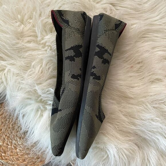 Seven7 Elsa Point Camo Flats Size 8 - Picture 2 of 6